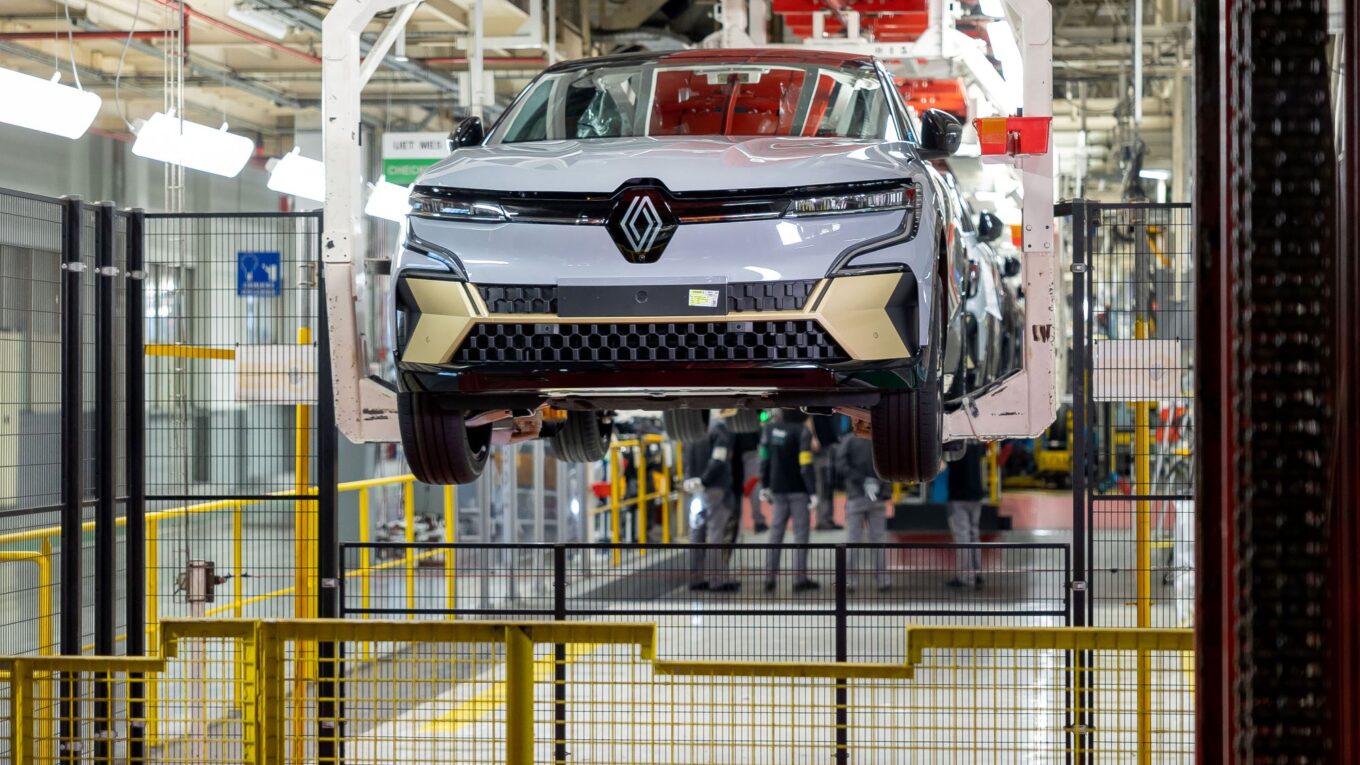 montage megane e-tech usine de douai