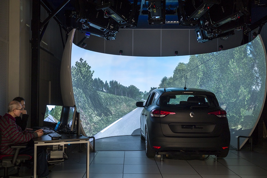 renault-technocentre-simulateur-2