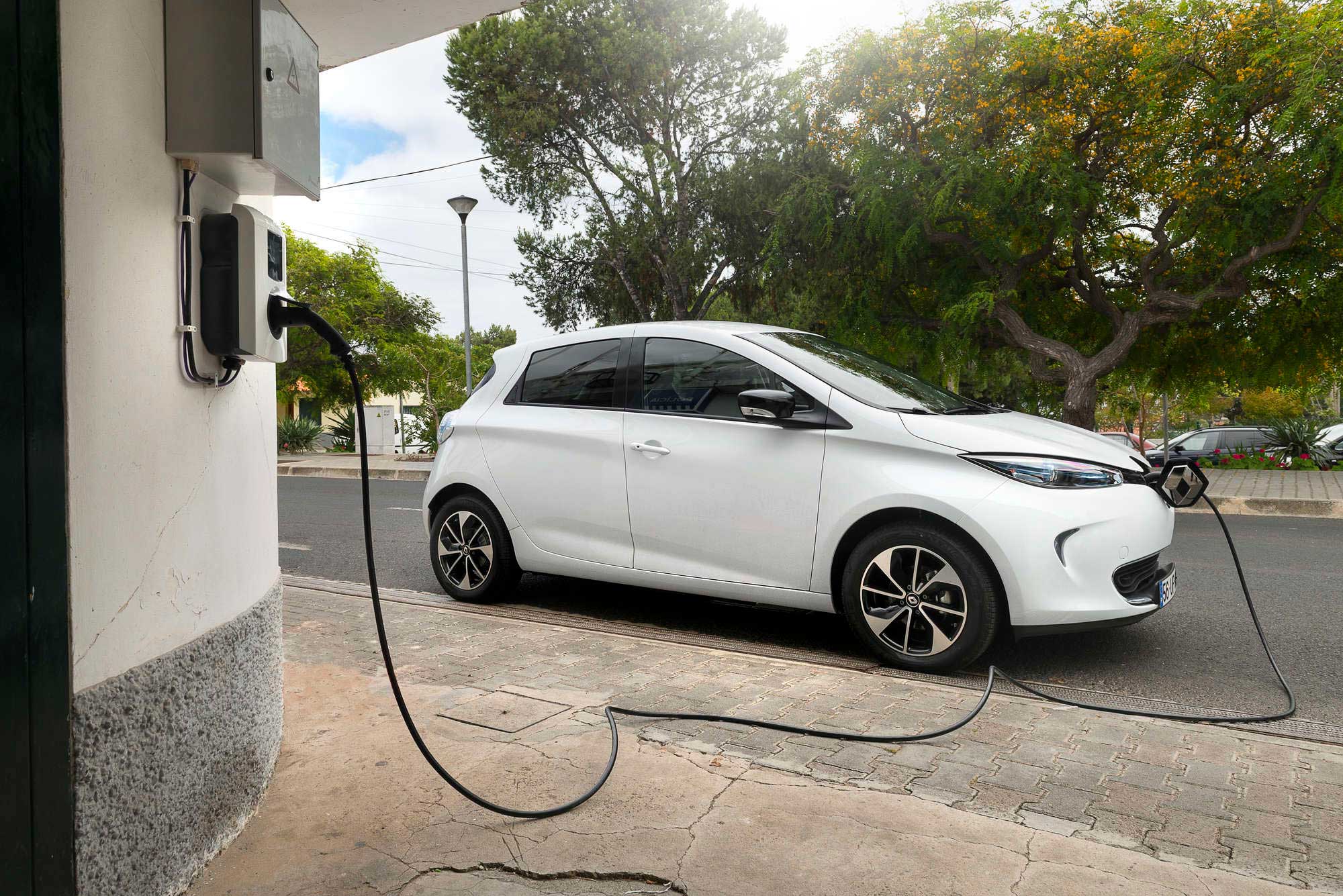 Renault Zoe recharge borne murale