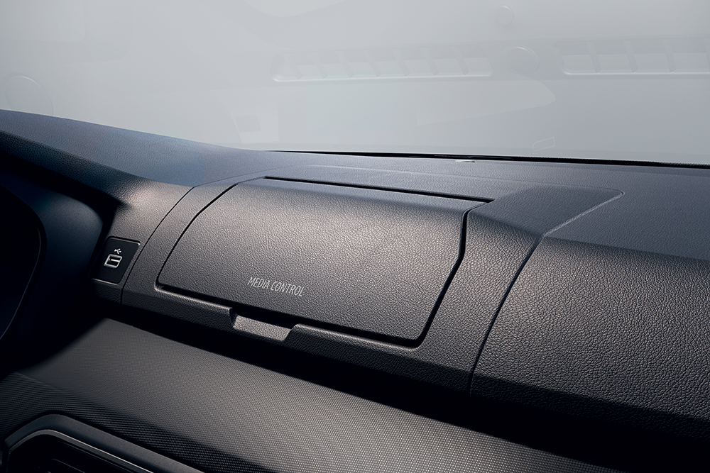 lorsque le telephone n'est pas en place, la station d'accueil media control disparait dans la planche de bord